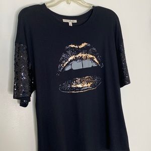 Express One Eleven SEQUIN SLEEVE LIPS GRAPHIC TEE